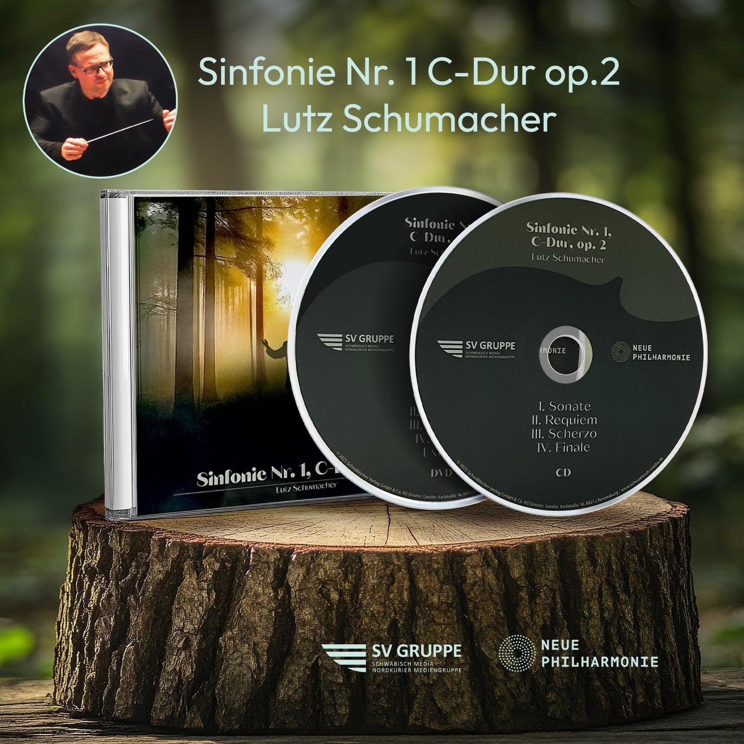 CD-Hülle, Audio-CD und DVD auf Baumstumpf im Wald; Text „Sinfonie Nr. 1 C-Dur op. 2“, „Lutz Schumacher“ und Porträt eines Dirigenten